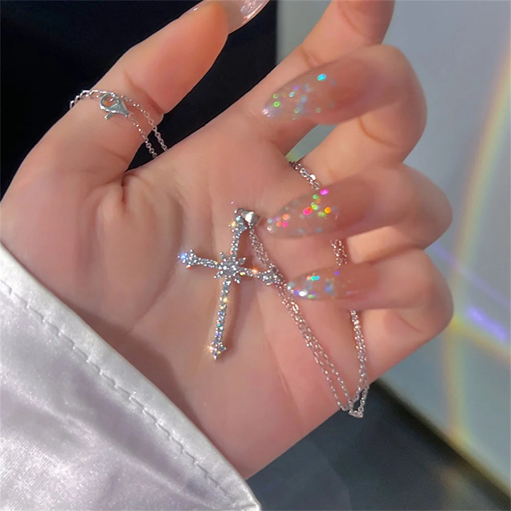 Collier élégant avec pendentif croix en cristal – Collier inspiré pour femme